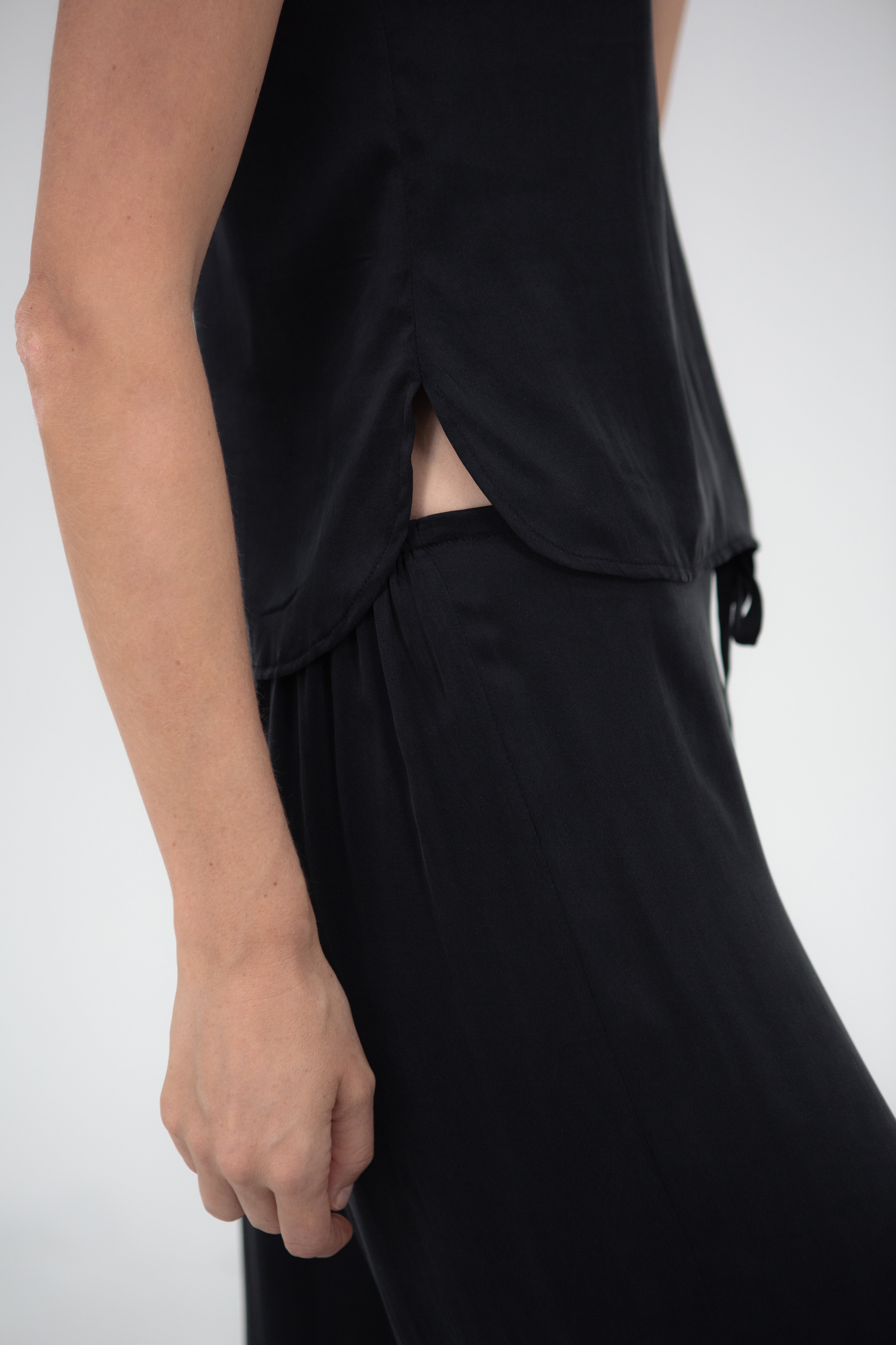Frieda Curved Hem Tank