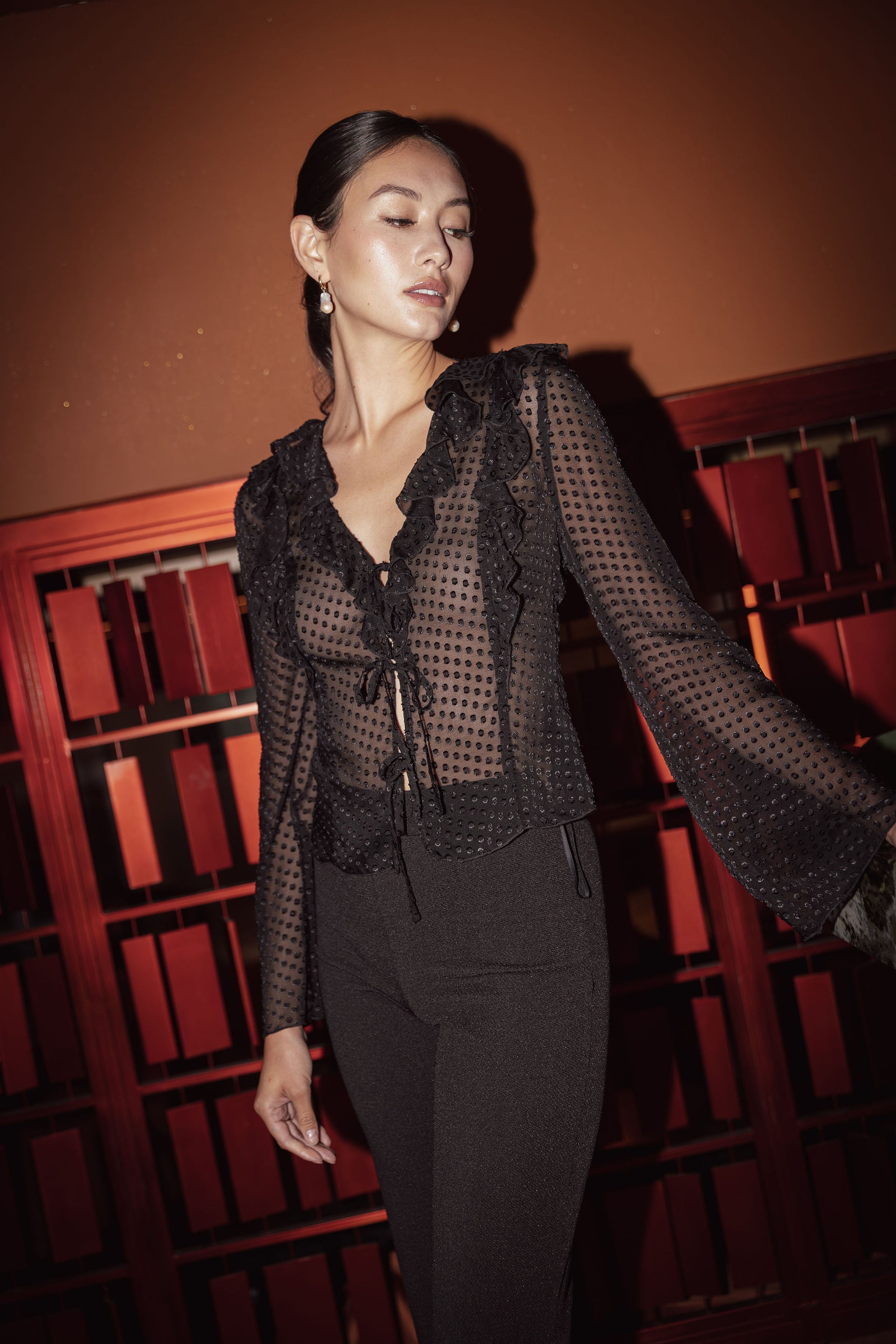 美品 Herlipto オフショル Ruffled Lace Blouse  M Ruffled Lace Blouse | Nuuly